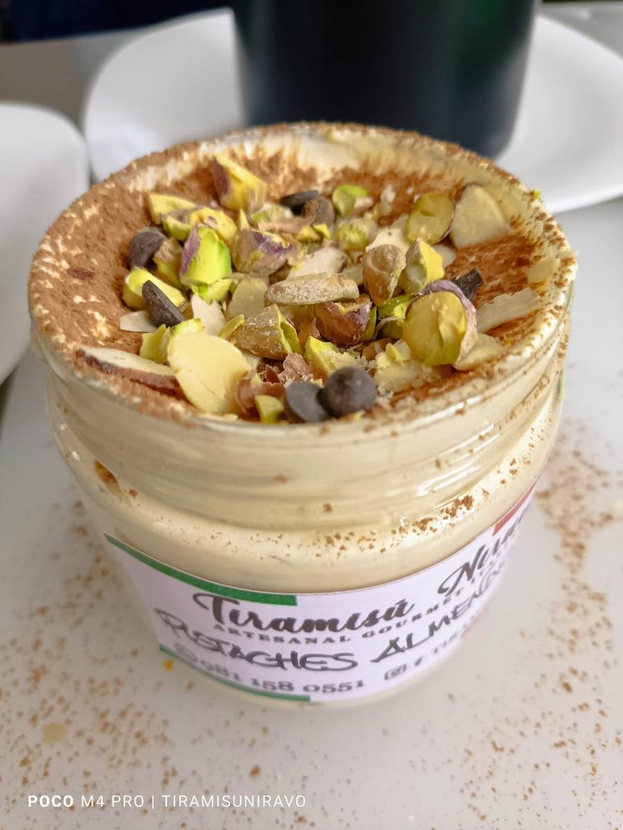 Tiramisú Gourmet Pistaches Almendras en Frasco de Vidrio 1 Tiramisú Gourmet Pistaches Almendras en Frasco de Vidrio